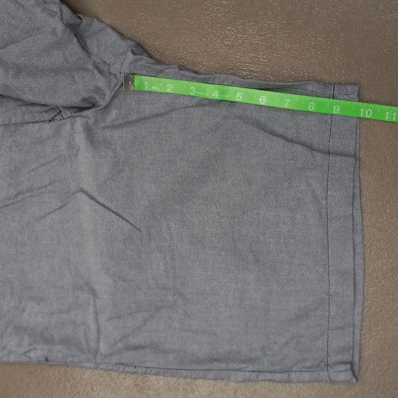 IZOD  SHORTS - Picture 5 of 10
